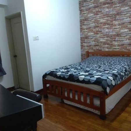 3Rooms 10Pax Mc 5 Star Hotel Sofa&Bed Mrt Mcd Axiata Seri Kembangan Eksteriør billede
