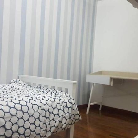 3Rooms 10Pax Mc 5 Star Hotel Sofa&Bed Mrt Mcd Axiata Seri Kembangan Eksteriør billede