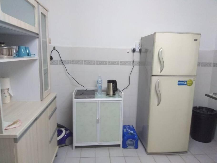 3Rooms 10Pax Mc 5 Star Hotel Sofa&Bed Mrt Mcd Axiata Seri Kembangan Eksteriør billede